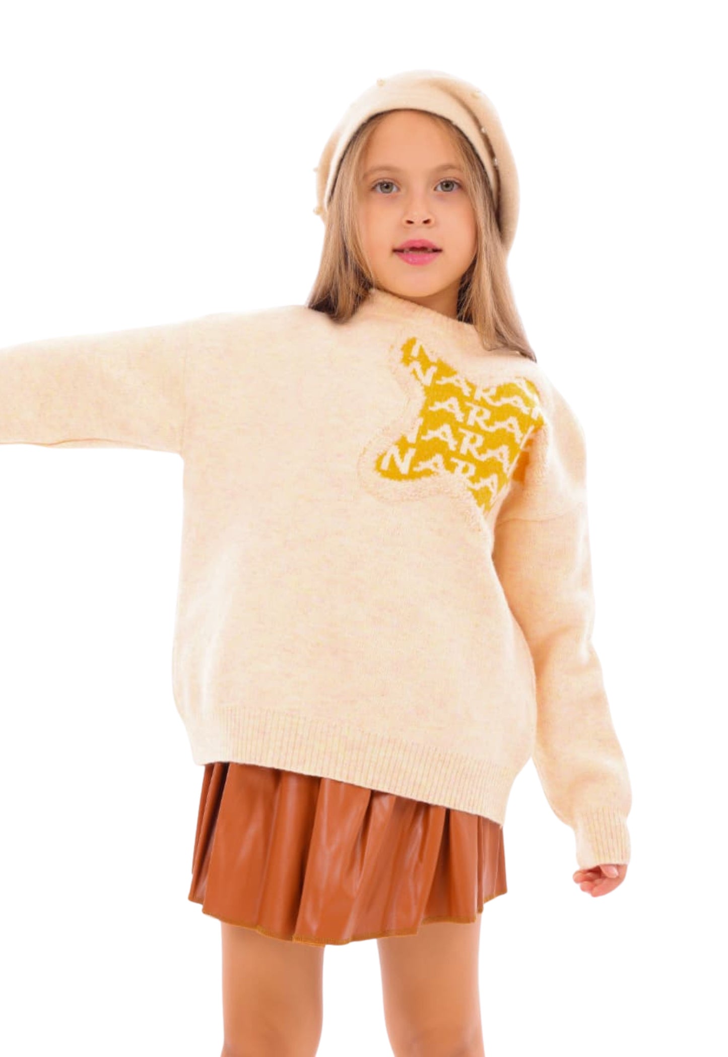 Girls' knitted sweater with a printed design (385)