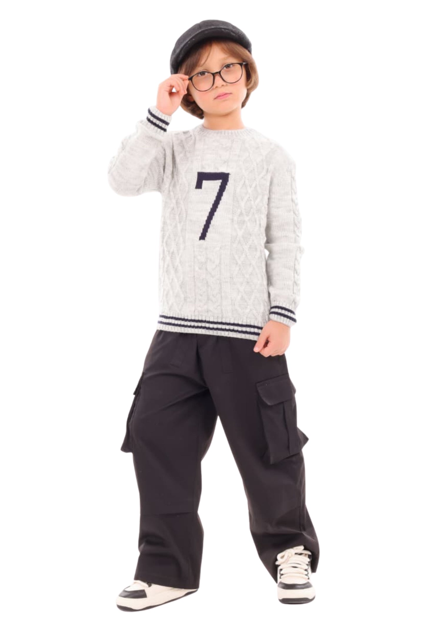 Boys' knitted pullover with a cable pattern (323)