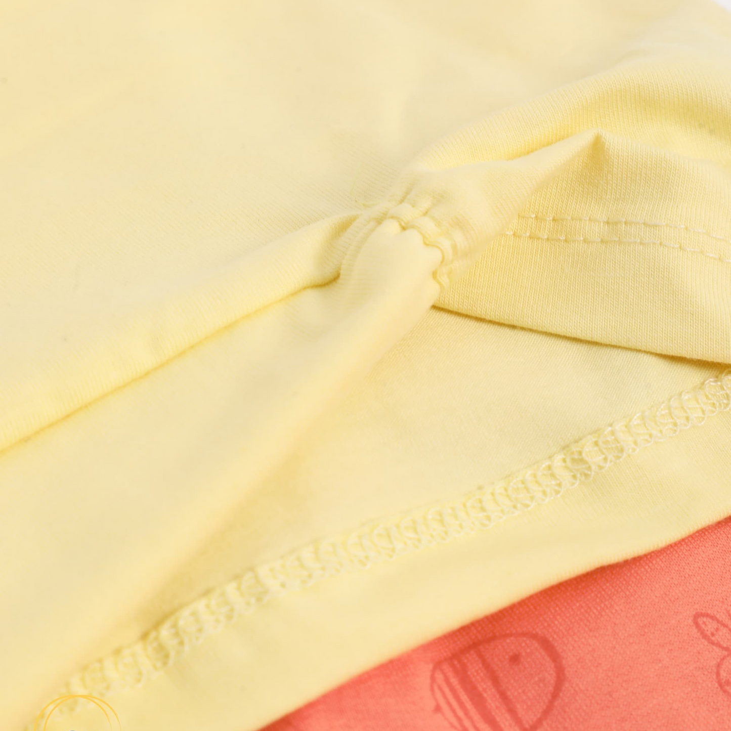 a charming baby girl's pajama set designed for ages 9 to 18 months.1081