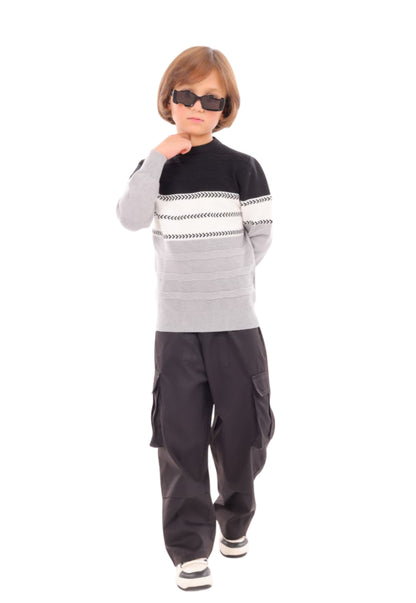 Boys' knitted pullover with a three-color design and geometric pattern (325)